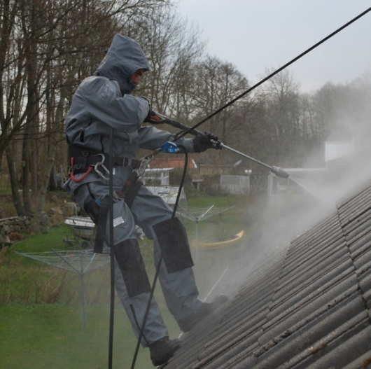 Roofia-TST-ProOperator-roofcleaning-800-622